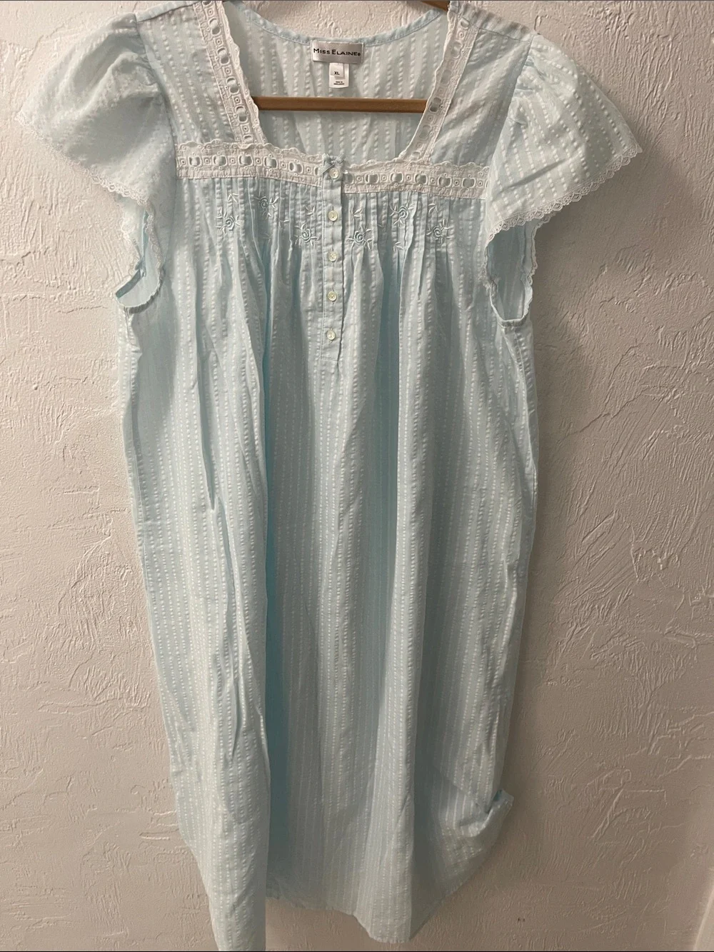 Miss Elaine Light Blue / White Cotton Nightgown, Size X-Large.